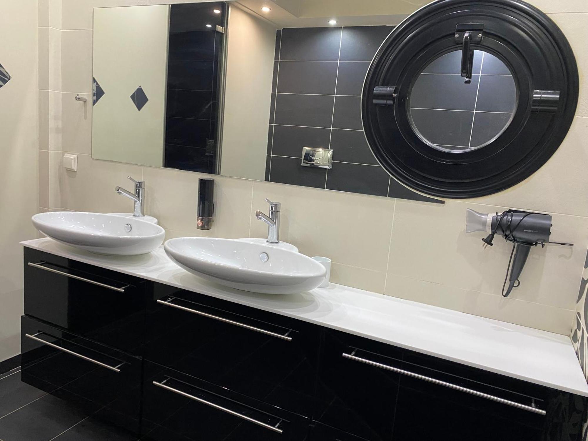 Luxury View Apartment 10Min From Athens Airport โกโรปิออน ภายนอก รูปภาพ